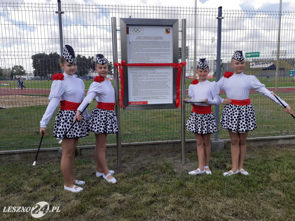 Odsłonięcie tablicy na leszczyńskim stadionie