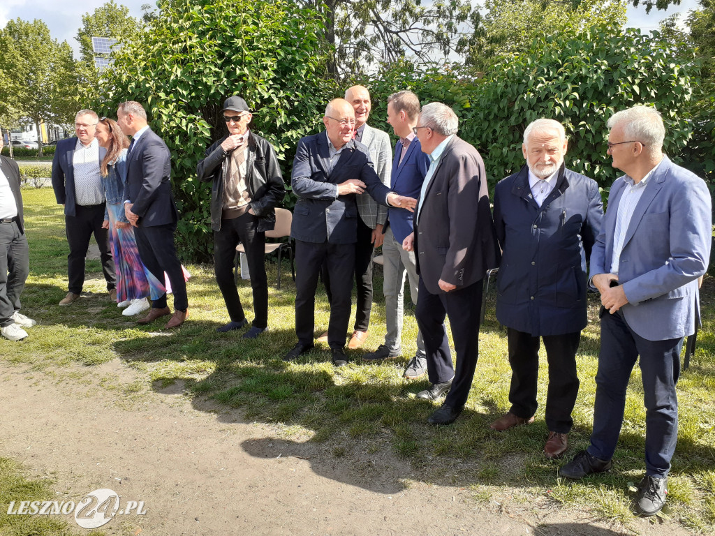 Odsłonięcie tablicy na leszczyńskim stadionie