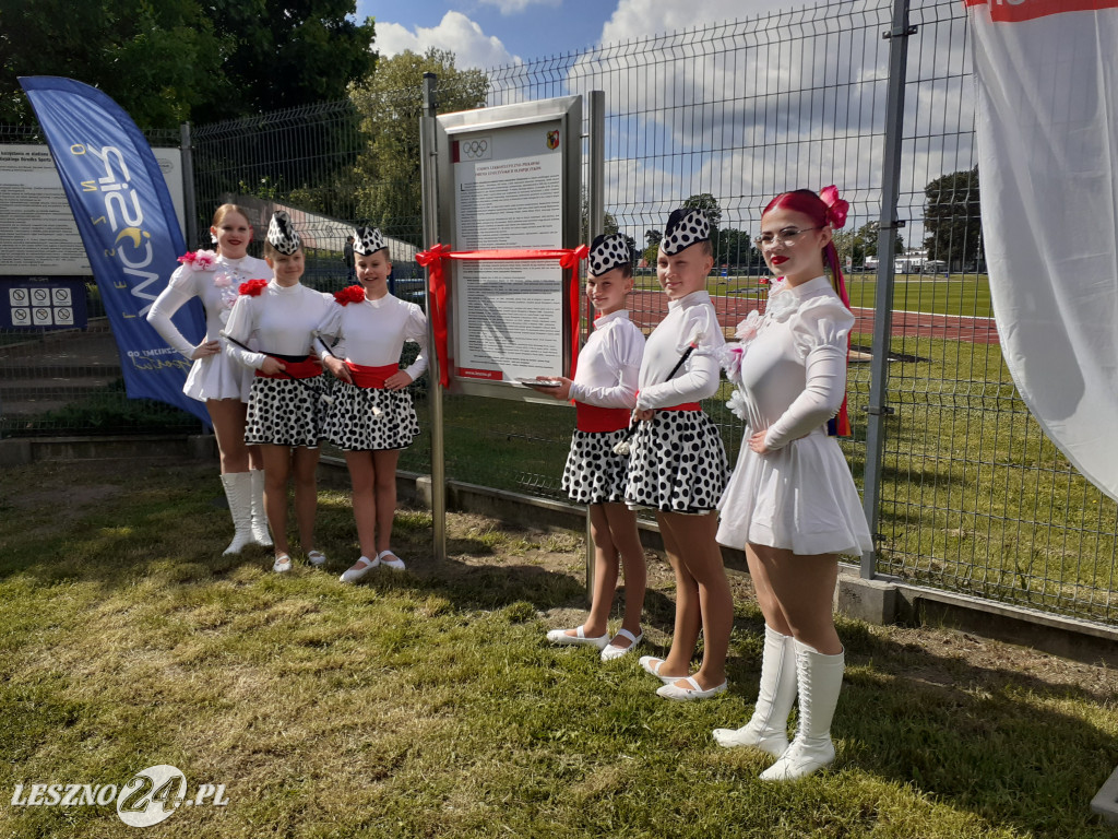 Odsłonięcie tablicy na leszczyńskim stadionie