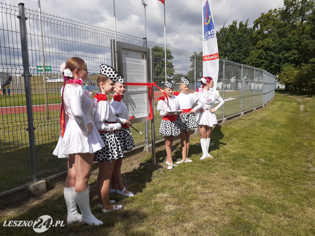 Odsłonięcie tablicy na leszczyńskim stadionie