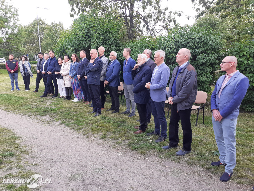 Odsłonięcie tablicy na leszczyńskim stadionie