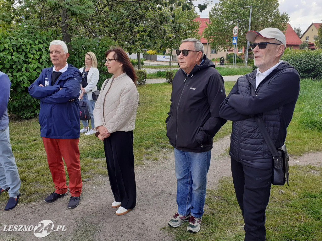 Odsłonięcie tablicy na leszczyńskim stadionie