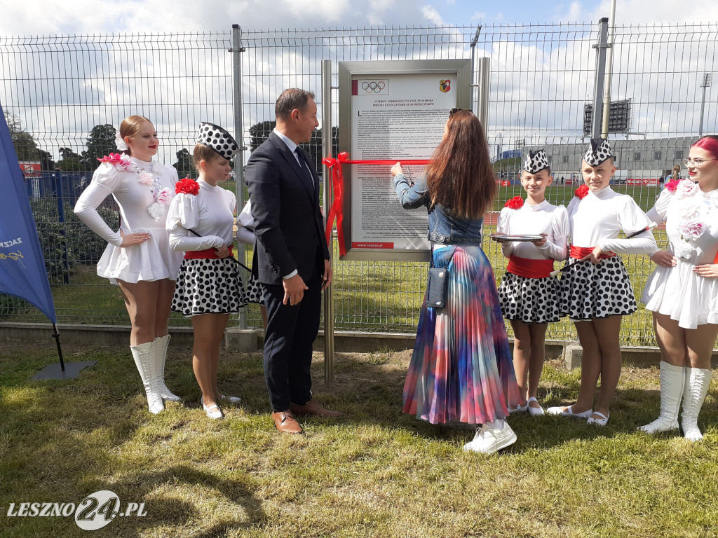 Odsłonięcie tablicy na leszczyńskim stadionie