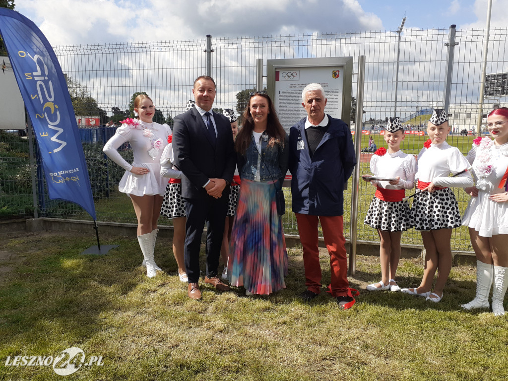Odsłonięcie tablicy na leszczyńskim stadionie