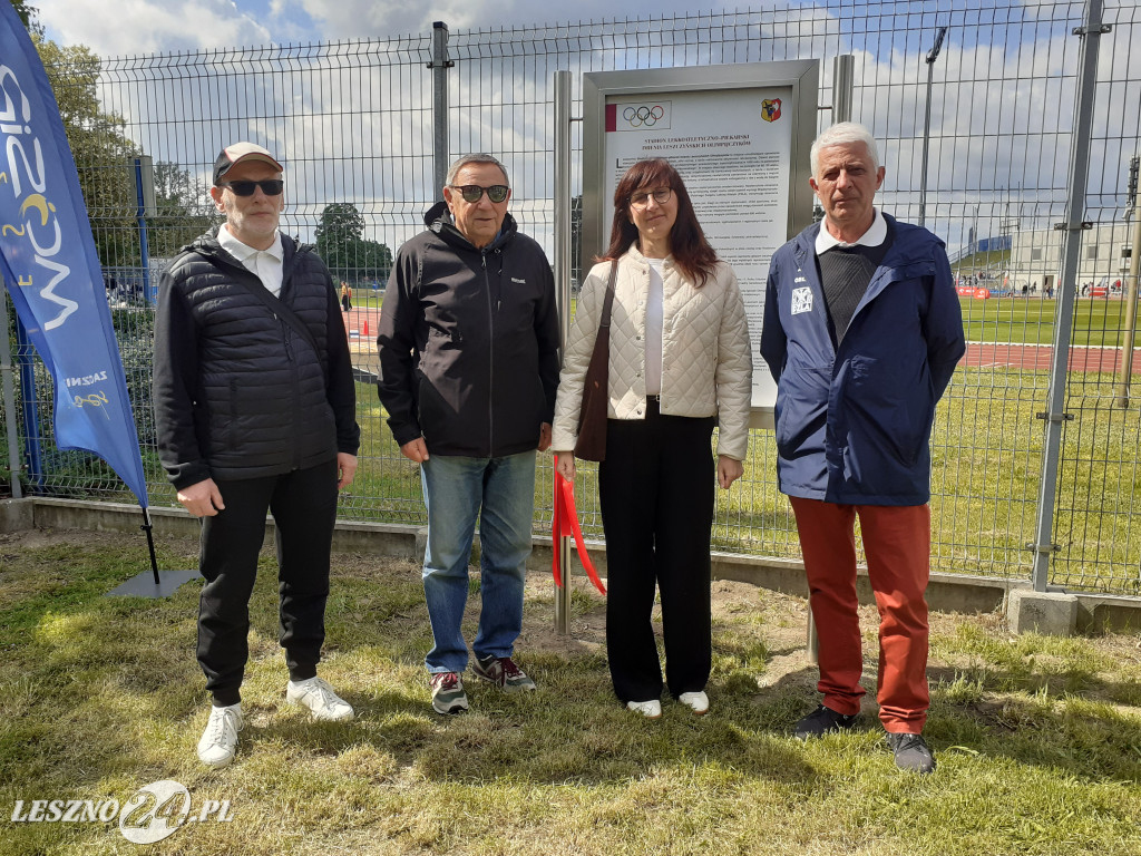 Odsłonięcie tablicy na leszczyńskim stadionie