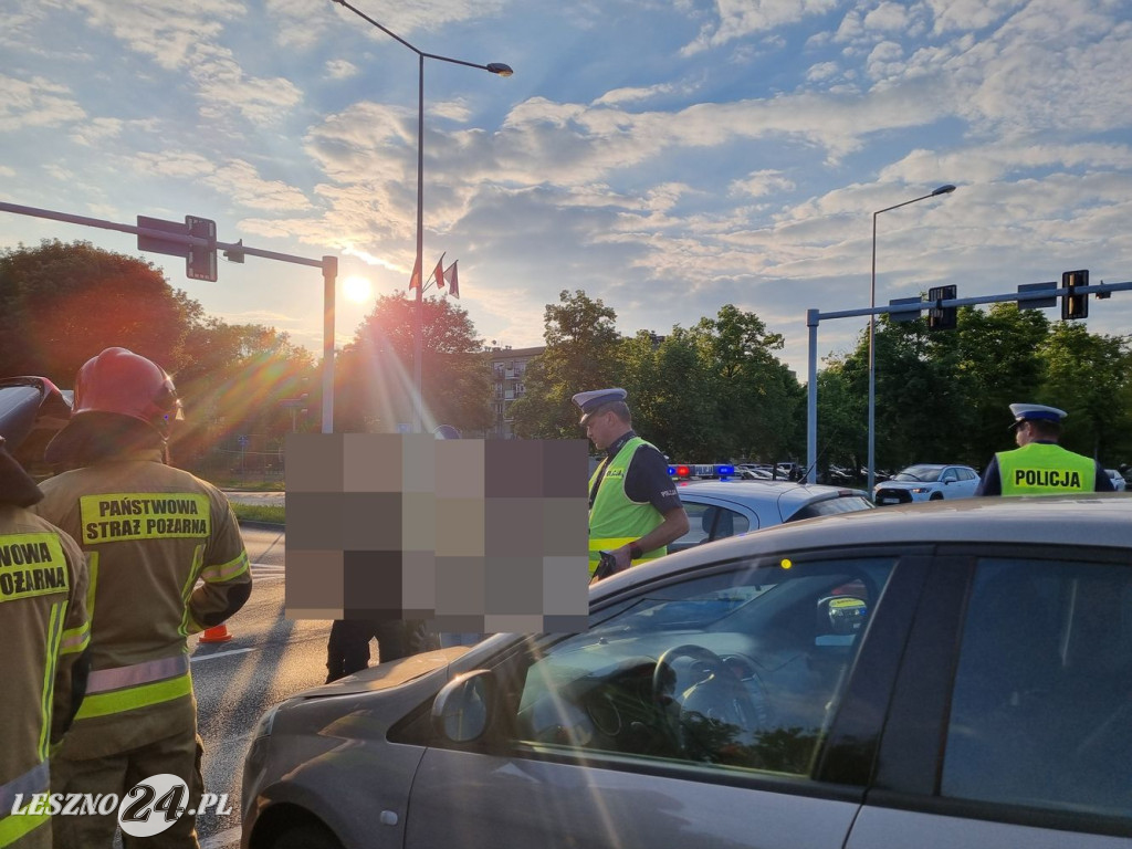 Zderzenie aut na al. Konstytucji 3 Maja w Lesznie
