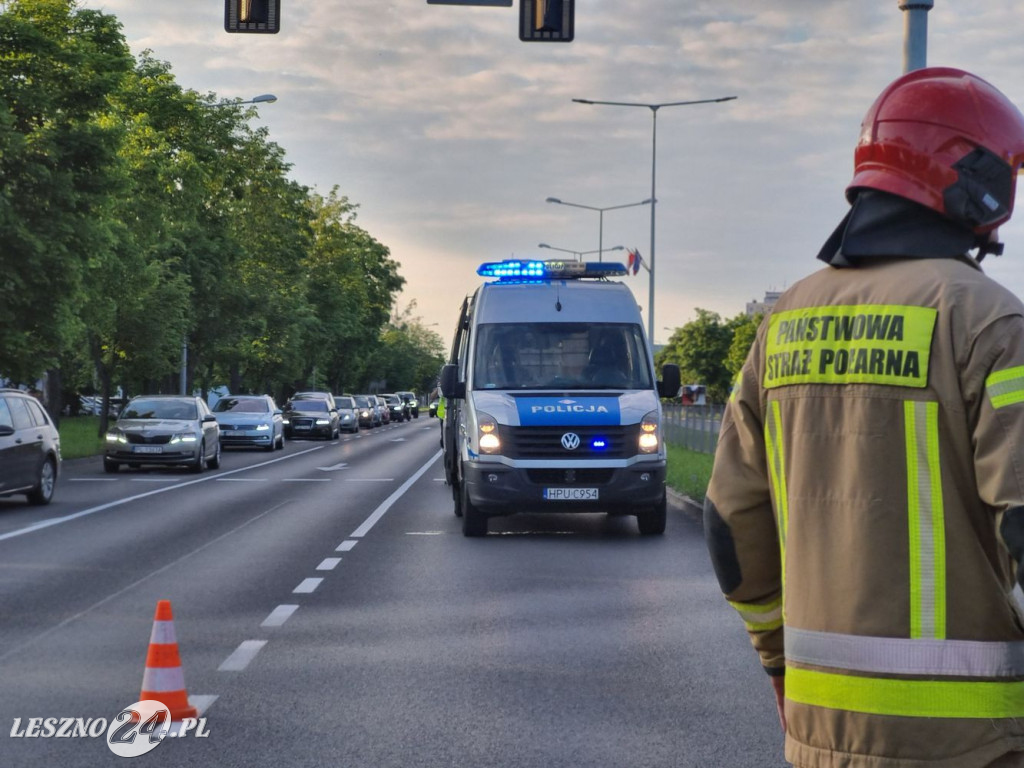 Zderzenie aut na al. Konstytucji 3 Maja w Lesznie