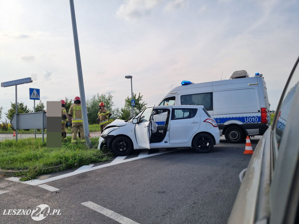 Kolizja na Rondzie Antoniny w Lesznie