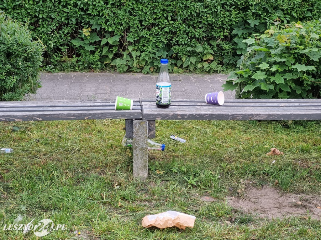 Zaśmiecone boisko przy Sułkowskiego. Ciąg dalszy