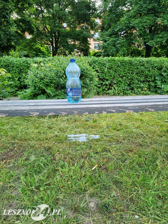 Zaśmiecone boisko przy Sułkowskiego. Ciąg dalszy