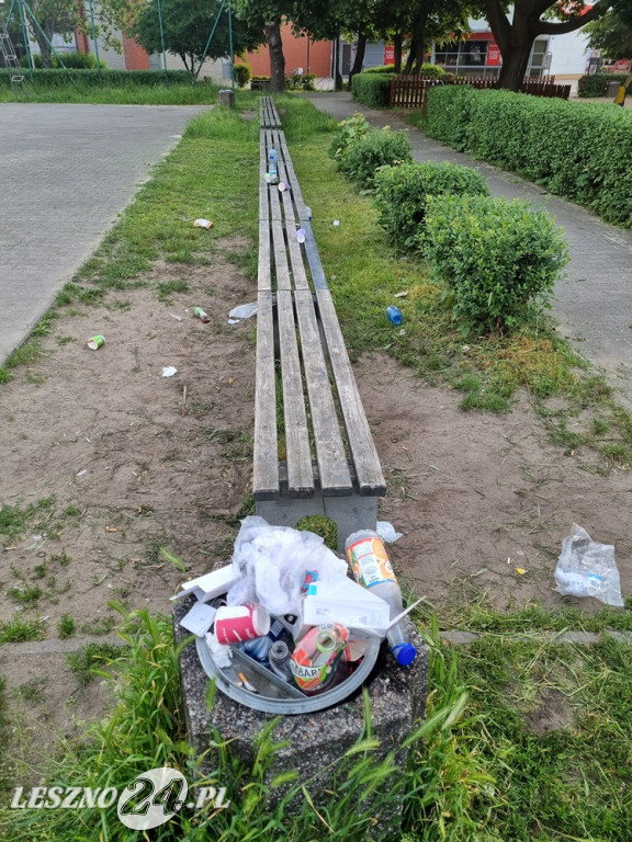Zaśmiecone boisko przy Sułkowskiego. Ciąg dalszy