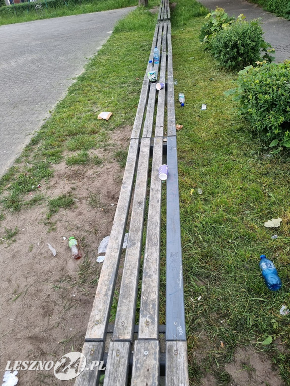 Zaśmiecone boisko przy Sułkowskiego. Ciąg dalszy