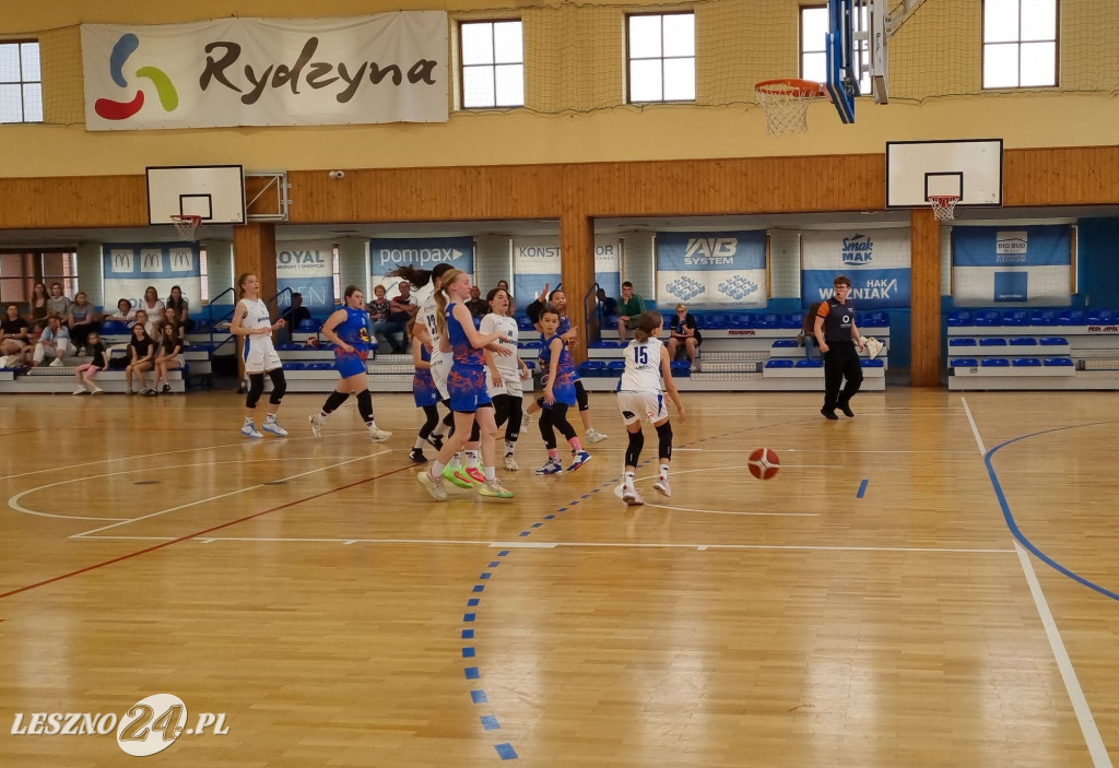 Młodziczki U12 Rycerzy Rydzyna ze złotem