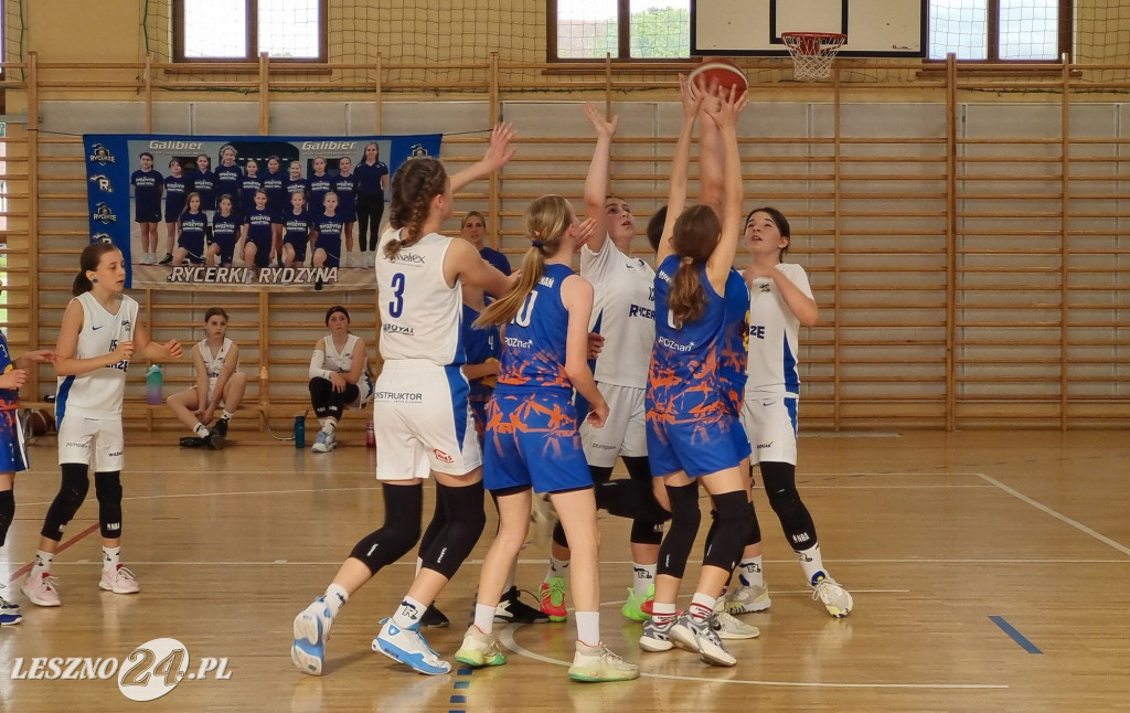 Młodziczki U12 Rycerzy Rydzyna ze złotem