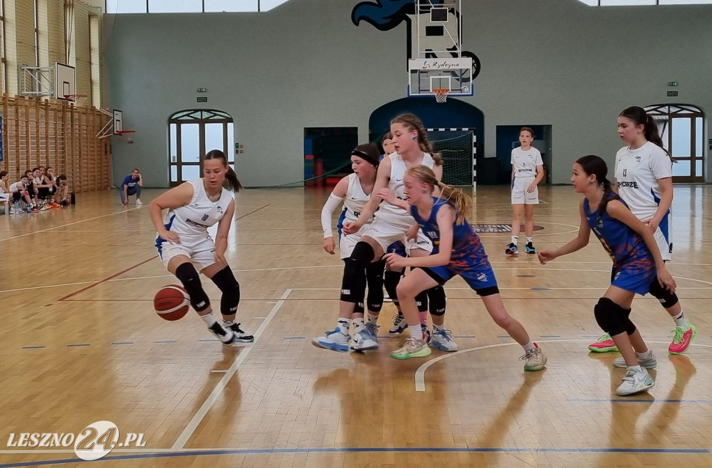 Młodziczki U12 Rycerzy Rydzyna ze złotem