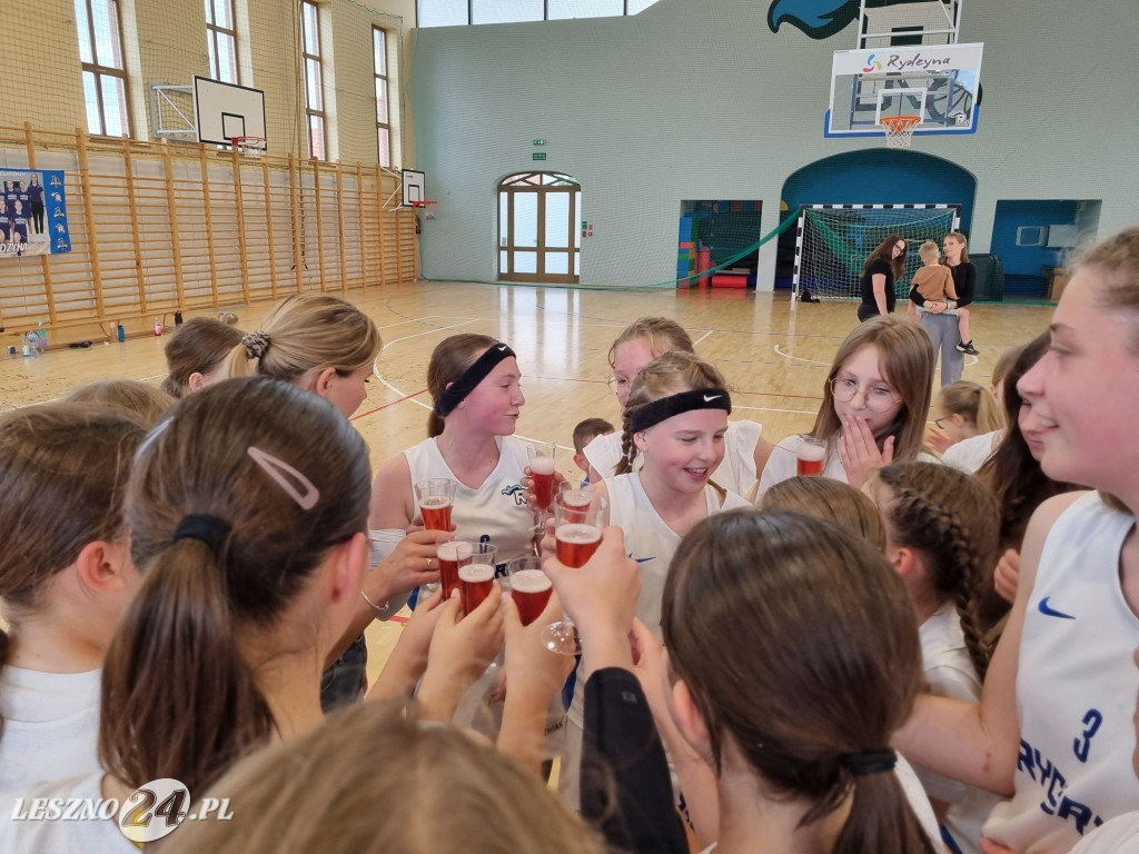 Młodziczki U12 Rycerzy Rydzyna ze złotem