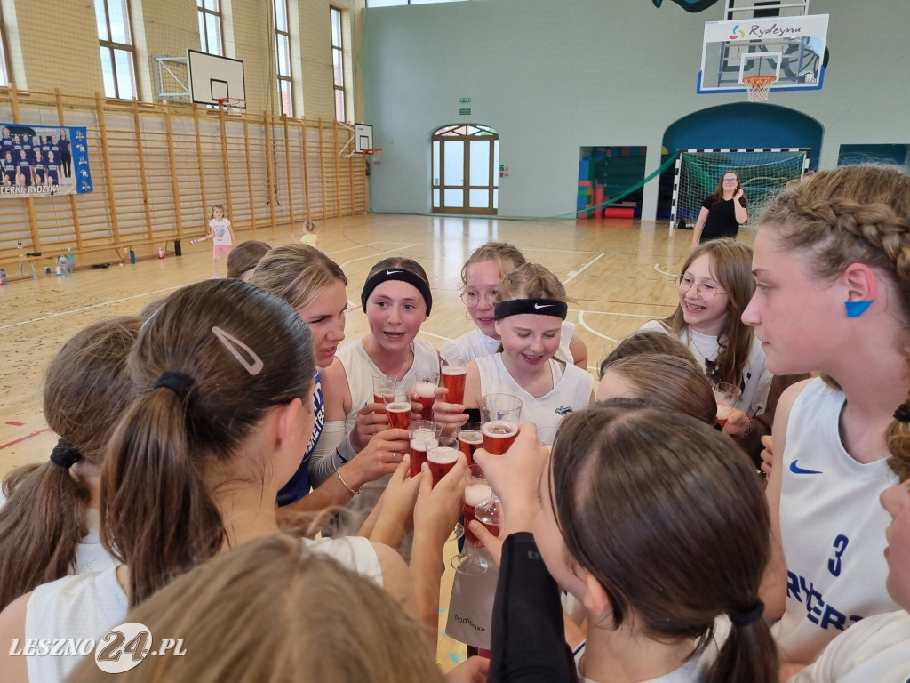 Młodziczki U12 Rycerzy Rydzyna ze złotem