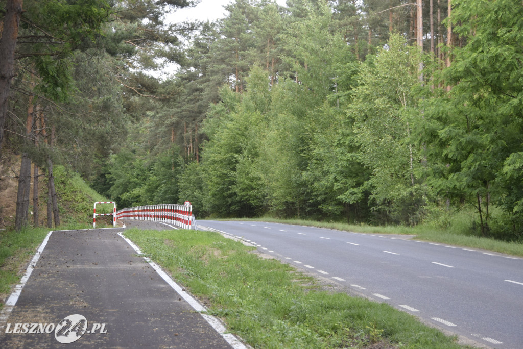 Rowerzysto! Bezpieczniej ominąć brakujący fragment
