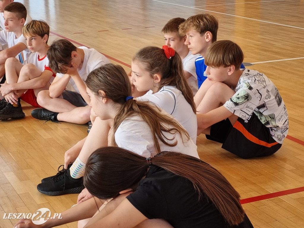 Instruktaż z obsługi AED w Rydzynie dla uczniów