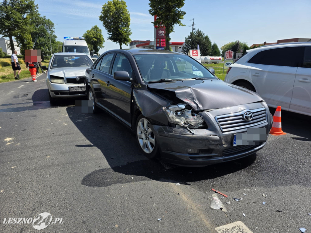 Zderzenie trzech aut na krajówce w Kąkolewie