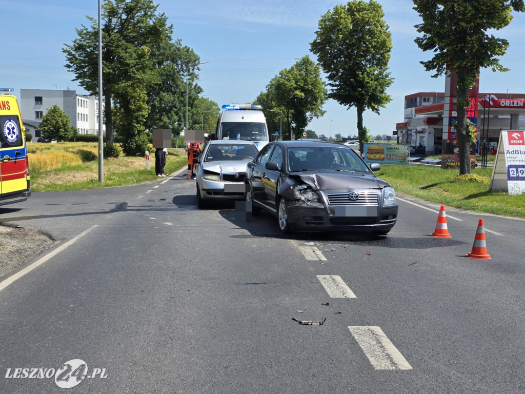 Zderzenie trzech aut na krajówce w Kąkolewie