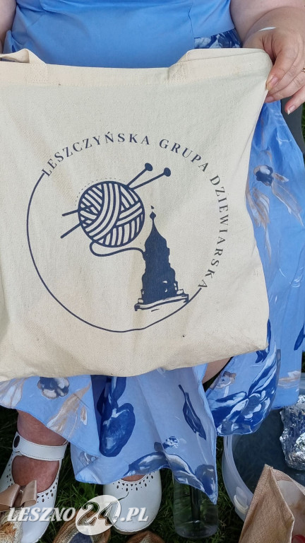 Światowy Dzień Dziergania w Miejscach Publicznych w Lesznie