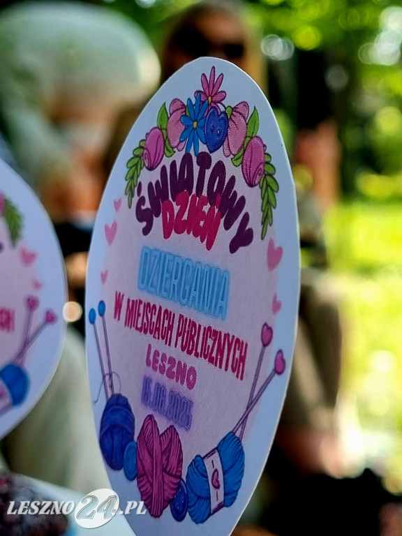 Światowy Dzień Dziergania w Miejscach Publicznych w Lesznie