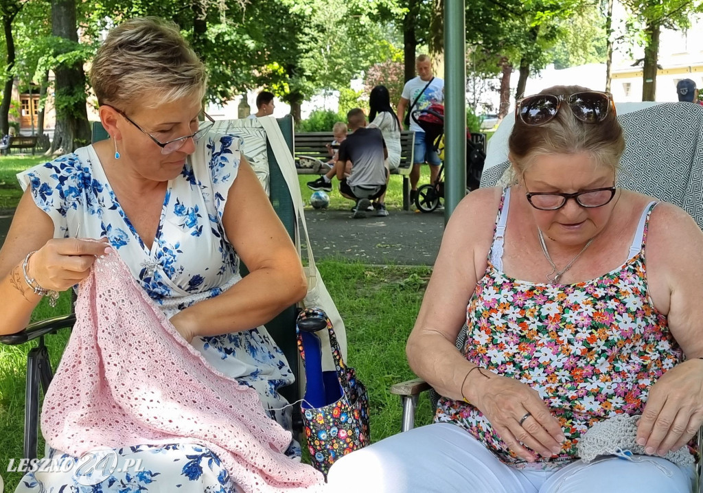 Światowy Dzień Dziergania w Miejscach Publicznych w Lesznie