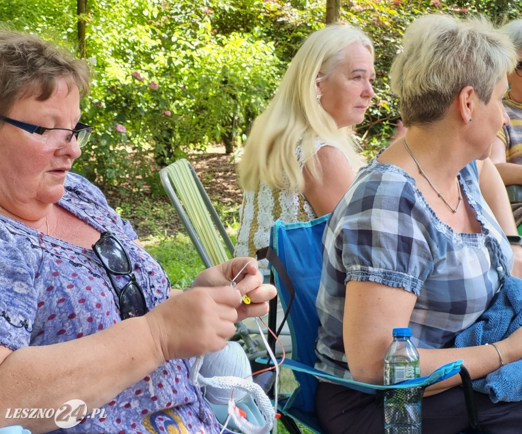 Światowy Dzień Dziergania w Miejscach Publicznych w Lesznie