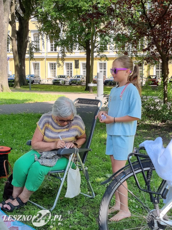 Światowy Dzień Dziergania w Miejscach Publicznych w Lesznie