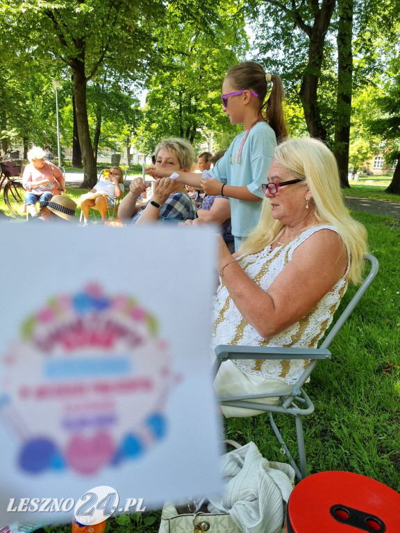 Światowy Dzień Dziergania w Miejscach Publicznych w Lesznie