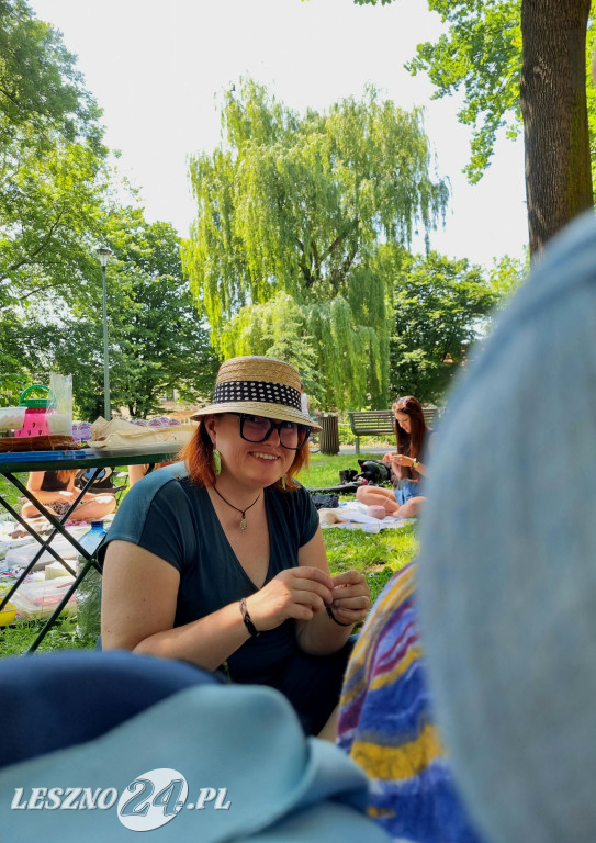 Światowy Dzień Dziergania w Miejscach Publicznych w Lesznie