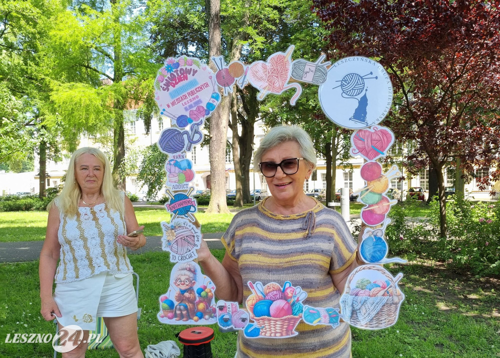 Światowy Dzień Dziergania w Miejscach Publicznych w Lesznie