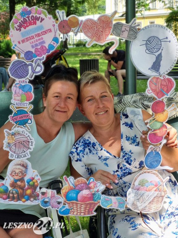 Światowy Dzień Dziergania w Miejscach Publicznych w Lesznie
