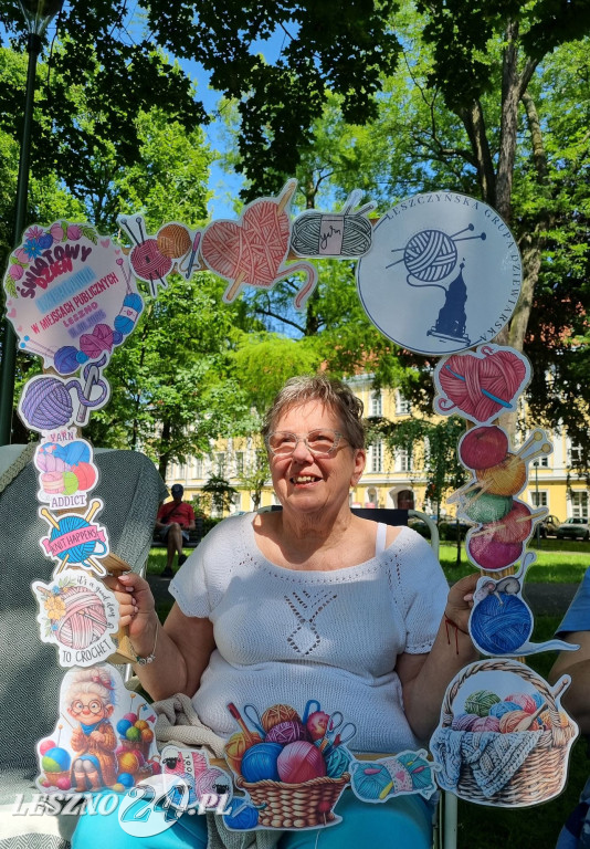 Światowy Dzień Dziergania w Miejscach Publicznych w Lesznie