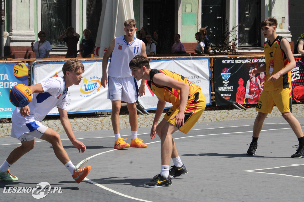 Koszykówka 3x3 na Rynku w Lesznie