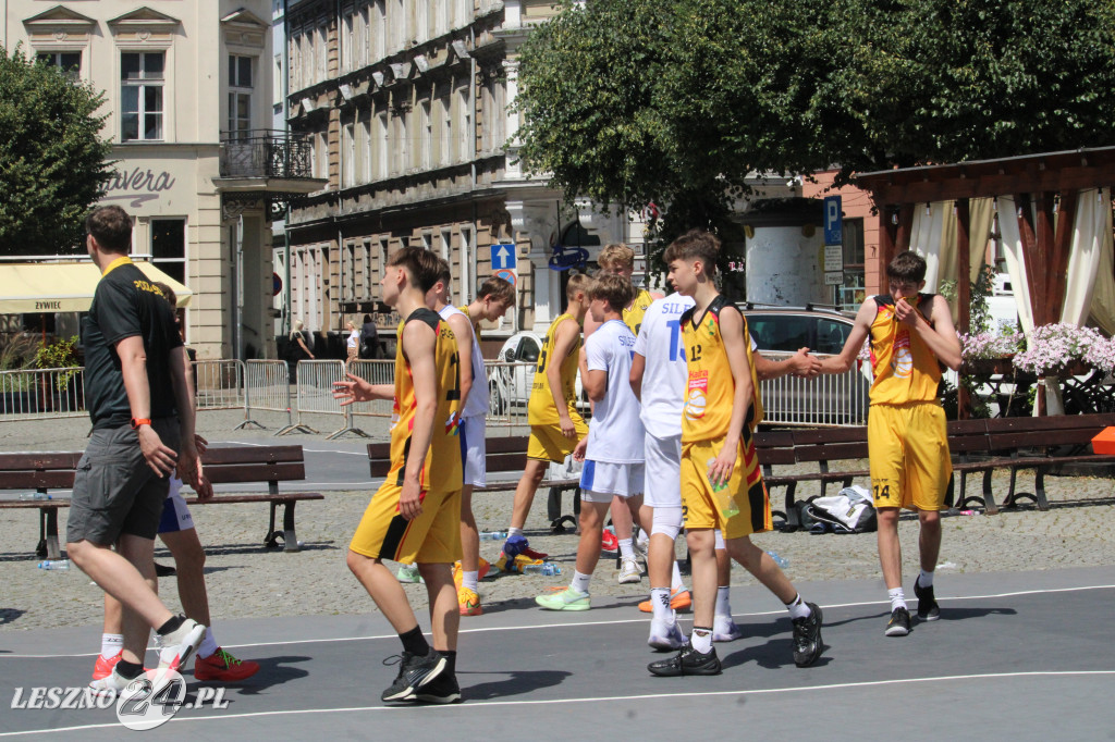 Koszykówka 3x3 na Rynku w Lesznie