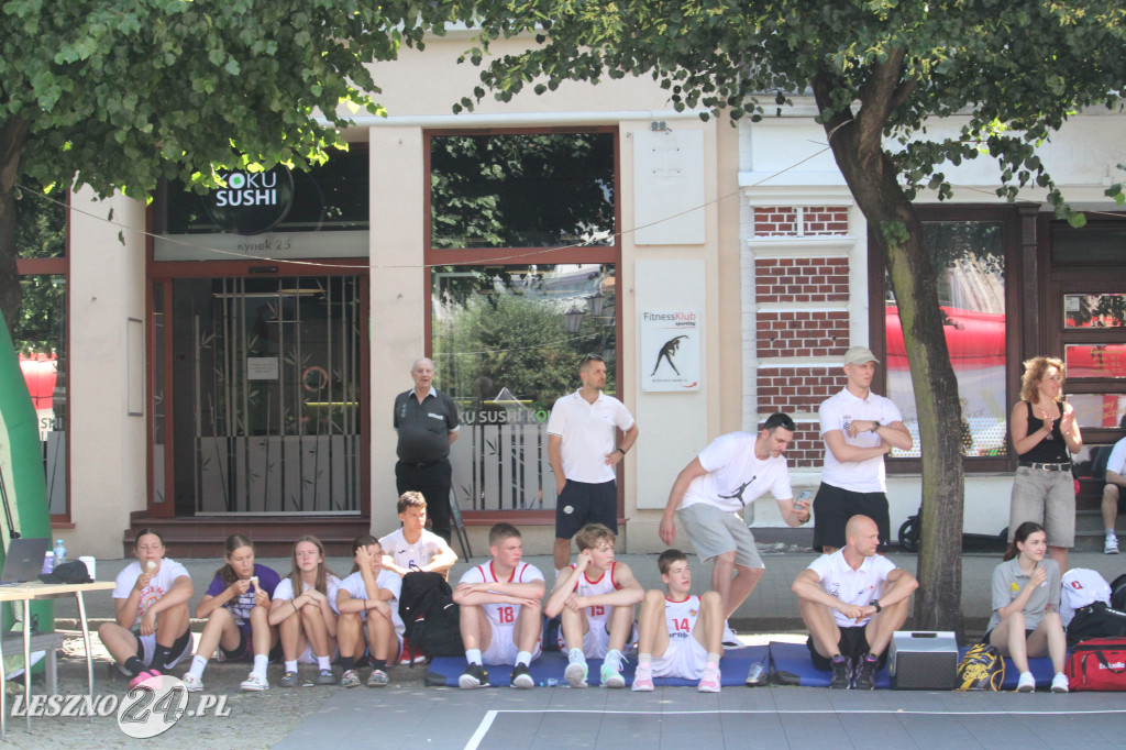 Koszykówka 3x3 na Rynku w Lesznie