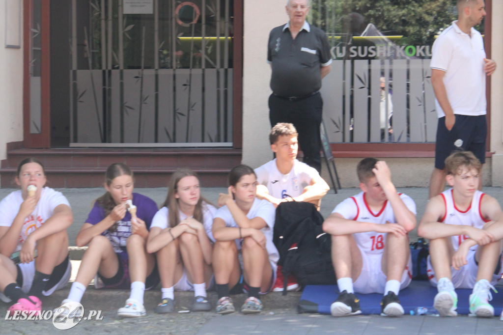 Koszykówka 3x3 na Rynku w Lesznie