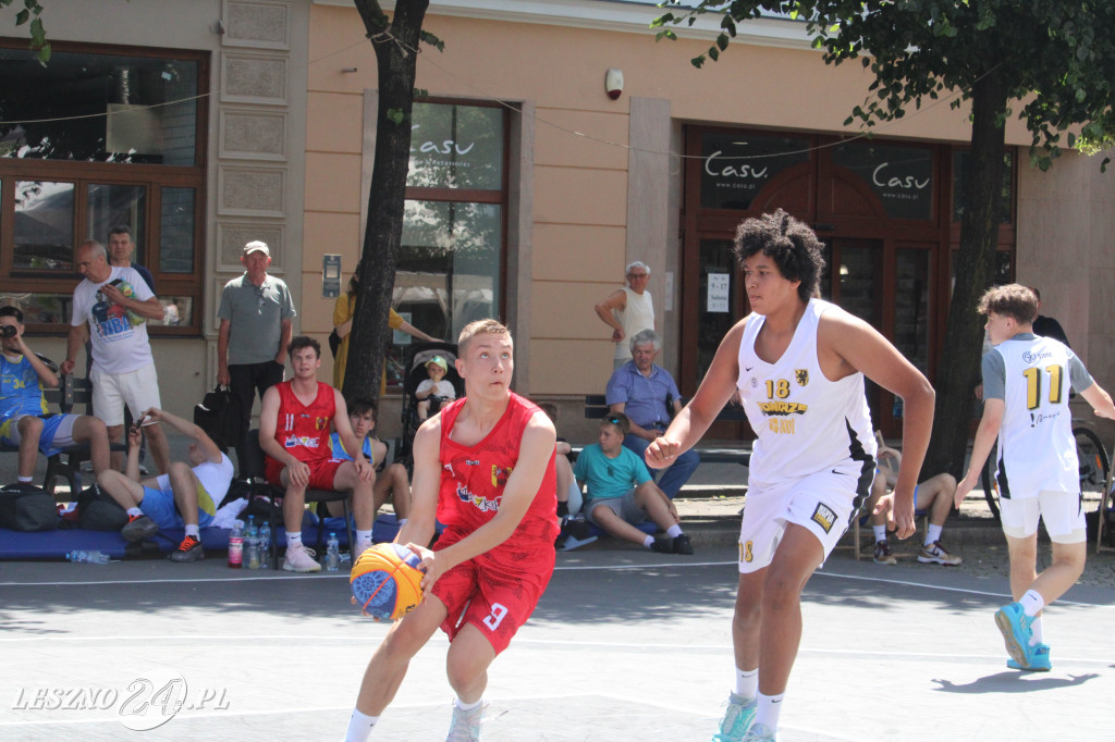 Koszykówka 3x3 na Rynku w Lesznie