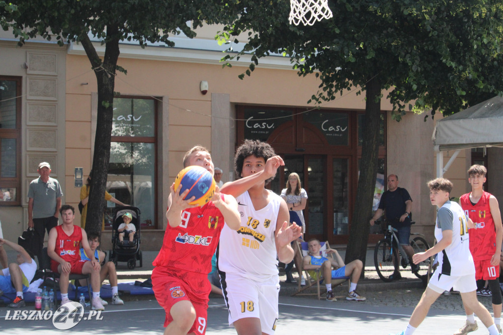 Koszykówka 3x3 na Rynku w Lesznie