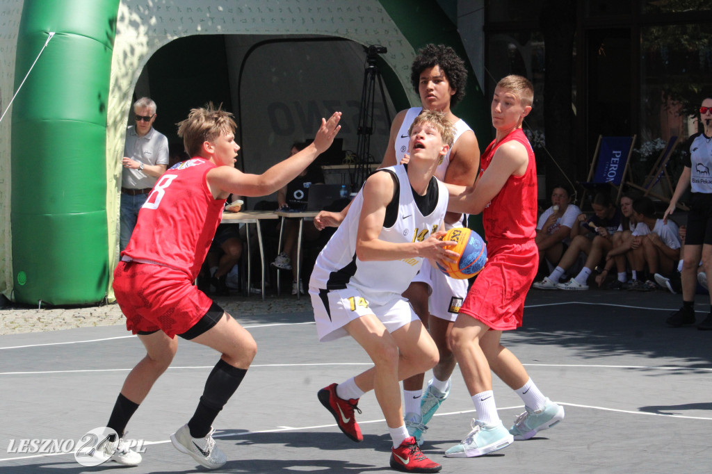 Koszykówka 3x3 na Rynku w Lesznie