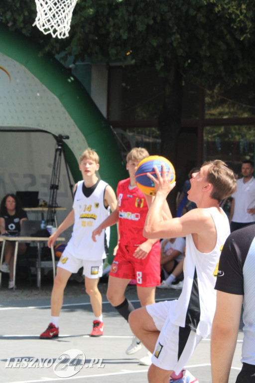 Koszykówka 3x3 na Rynku w Lesznie