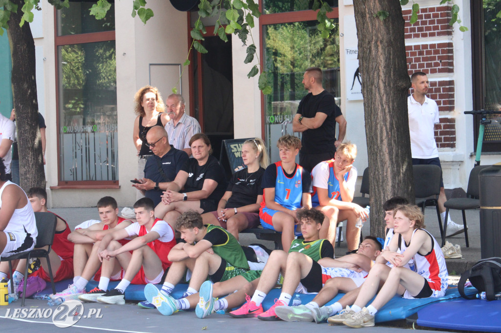 Koszykówka 3x3 na Rynku w Lesznie