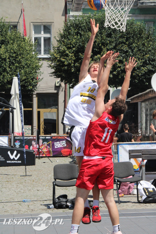 Koszykówka 3x3 na Rynku w Lesznie