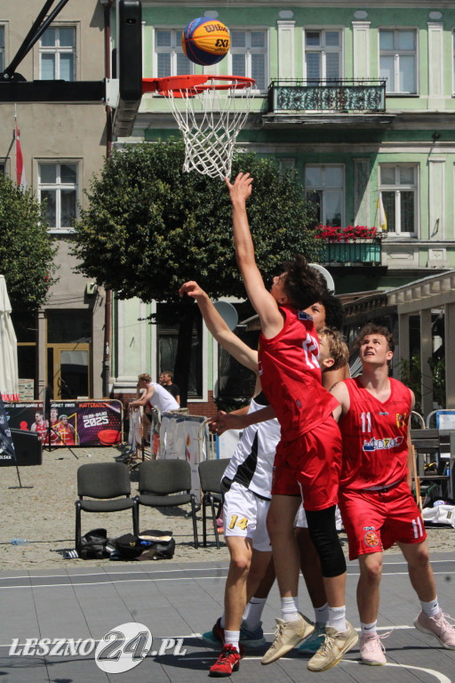Koszykówka 3x3 na Rynku w Lesznie