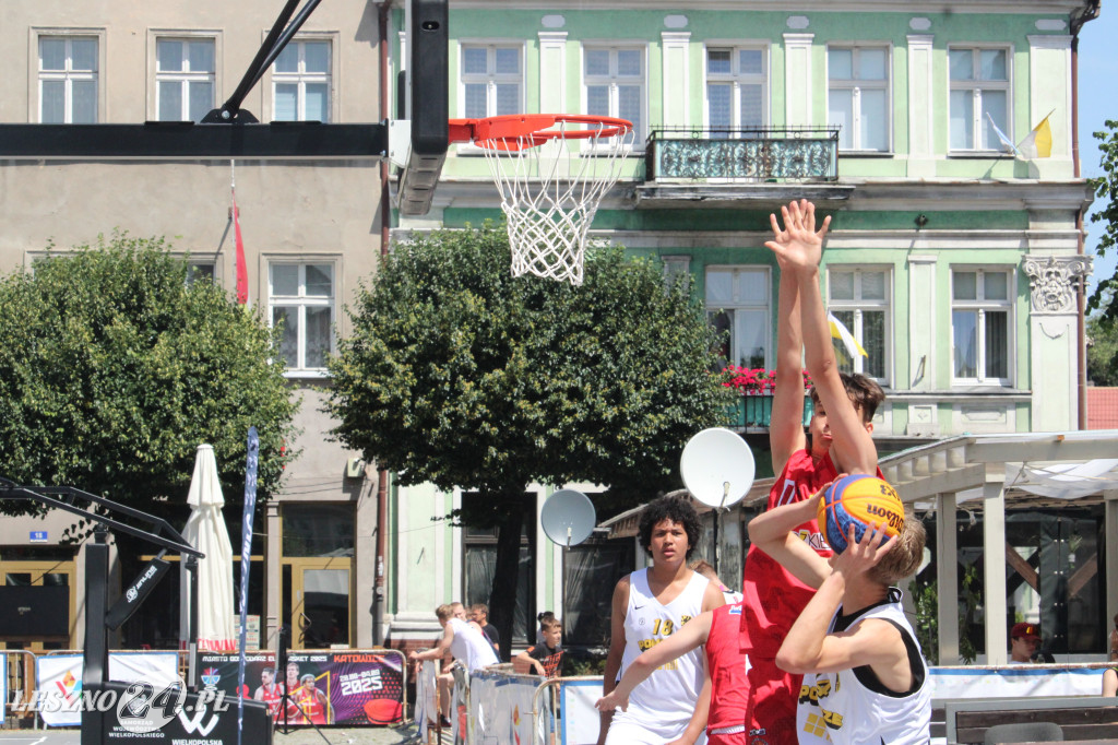 Koszykówka 3x3 na Rynku w Lesznie
