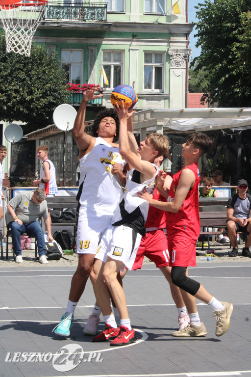 Koszykówka 3x3 na Rynku w Lesznie