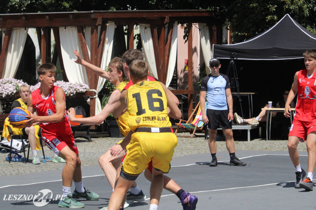 Koszykówka 3x3 na Rynku w Lesznie