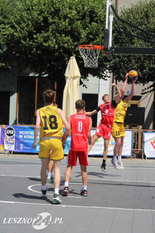 Koszykówka 3x3 na Rynku w Lesznie